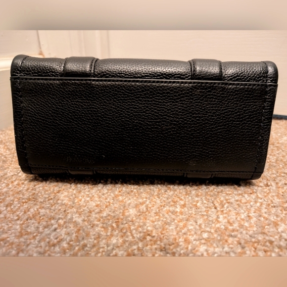 The Small Leather Tote by Marc Jacobs - Picture 5 of 6